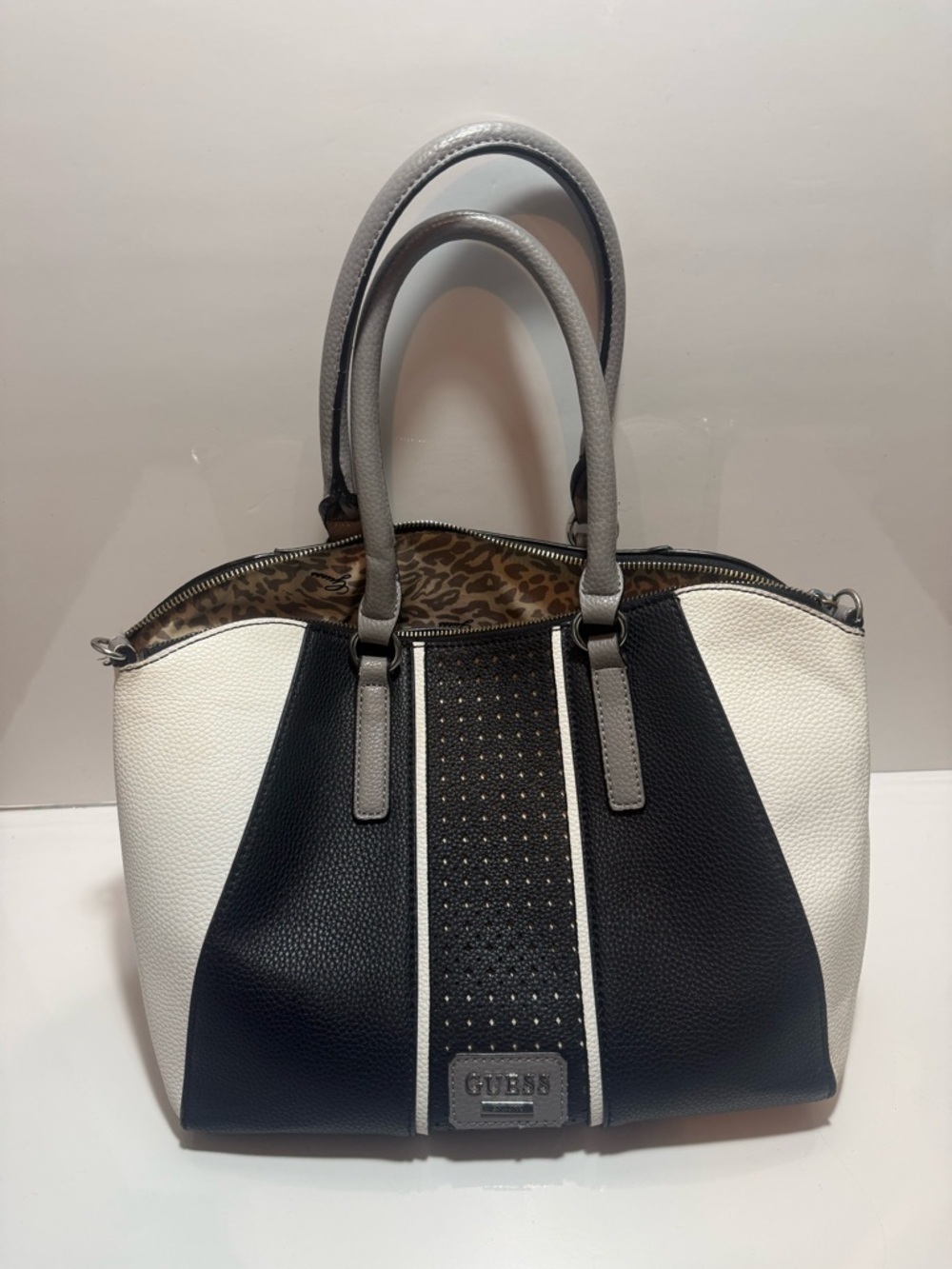 GUESS~black/silver DOUBLE HANDLE SatchelSHOULDER PURSE EUC